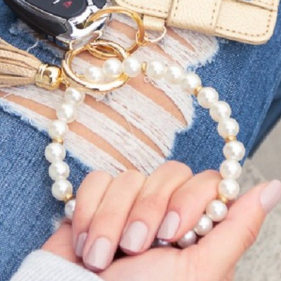 🚨 1 LEFT! Pearl Key Ring Bracelet Wallet w/ Tassel CHAMPAGNE - Picture 2 of 5